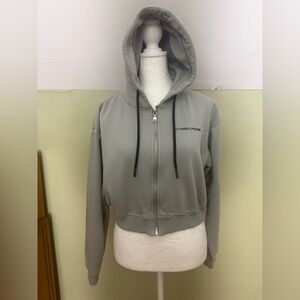 Gymreapers Cropped Gray Skull Graphic Full Zip Hoodie